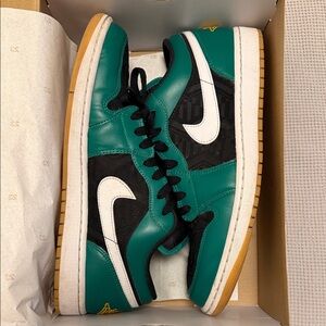 Nike Air Jordan 1 Low SE Holiday Special